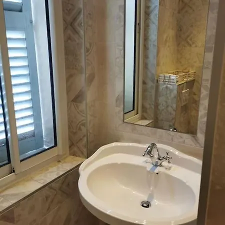 De Luxe Dans Le Centre D'antibes أنتيب